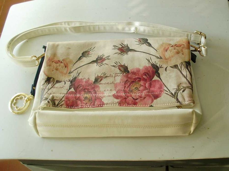 Mala de jovem ou senhora