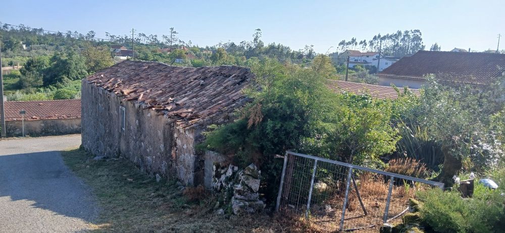 Moradia em pedra para restaurar