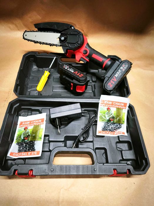 Mini motosserra c/ 2 baterias + 2 serras