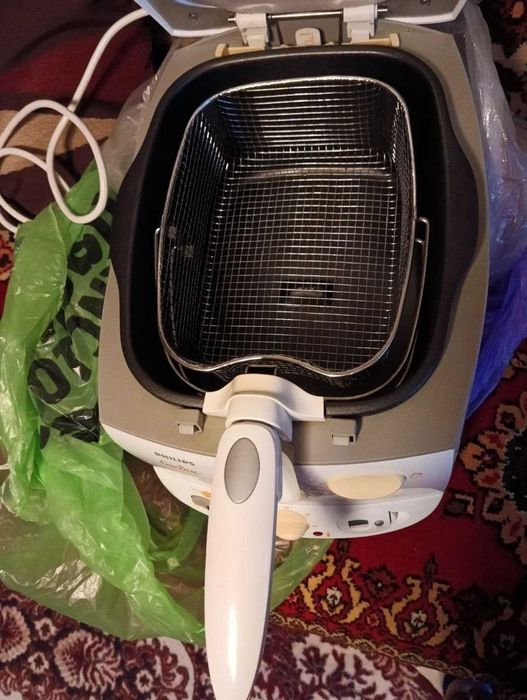 Фритюрница Philips НD6155 б/у