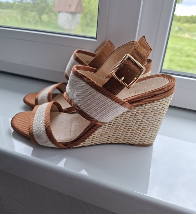 Продам жіночі босоніжки Clarks