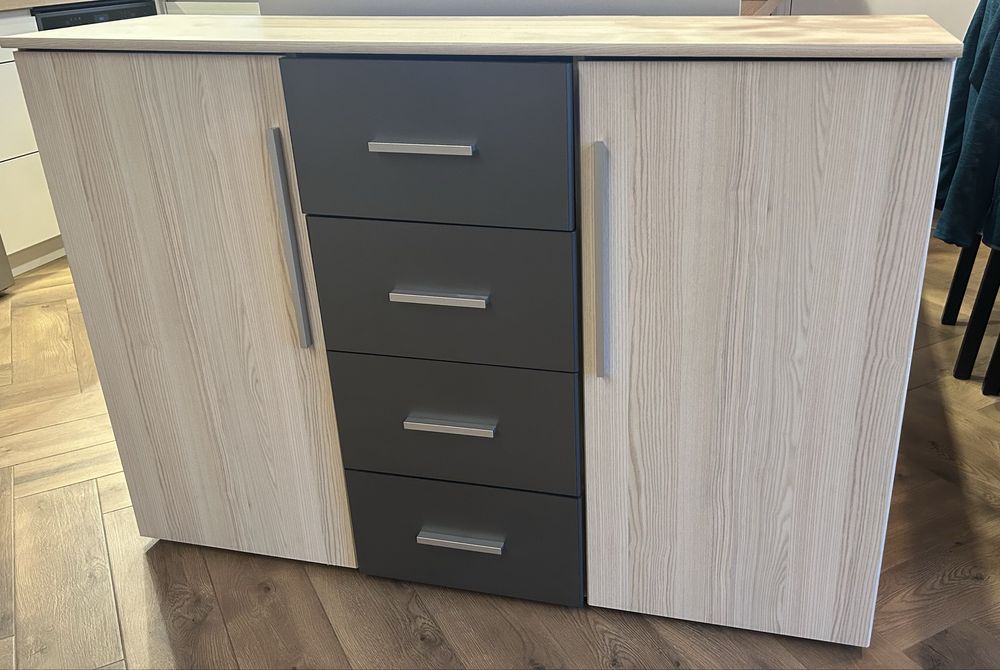 Komoda z szufladami i półkami