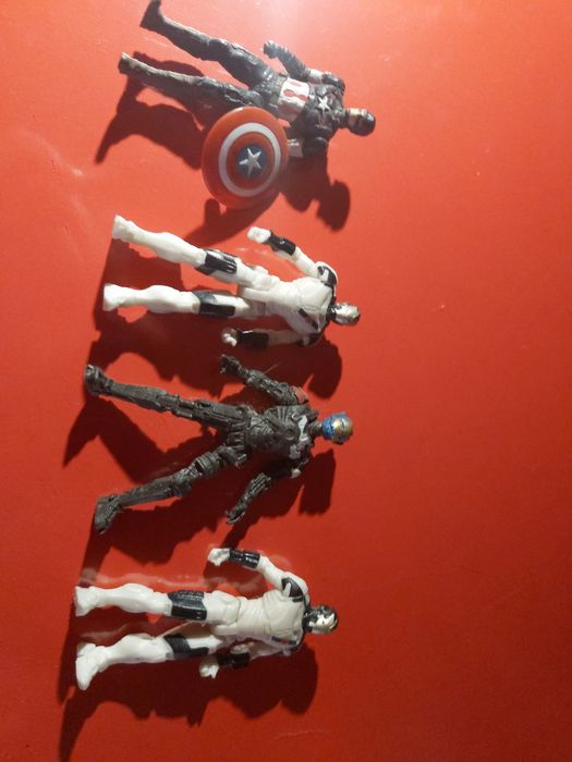 4 bonecos miniatura marvel