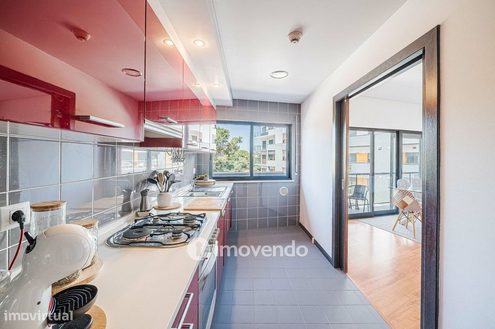 Apartamento T1 moderno, com varanda e áreas amplas, em Corroios