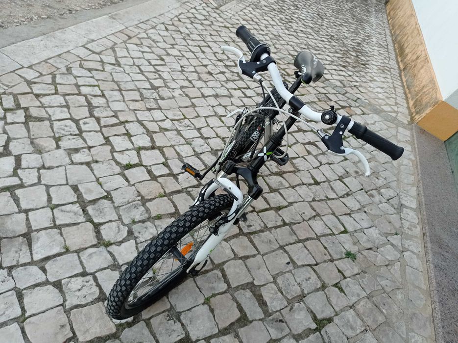 Bicicleta BTwin Criança com rodinhas de aprendizagem