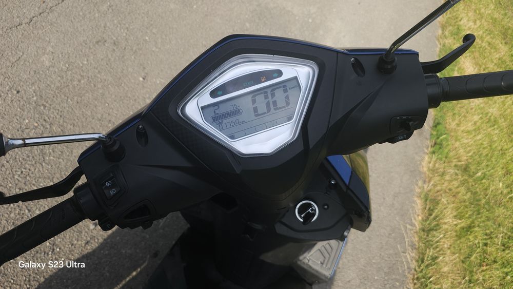 Продам електроскутер Yadea Lehman blue 2500W