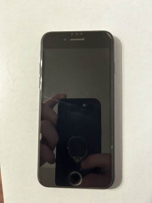 Айфон 8 64G Apple