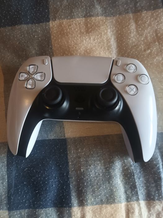 PlayStation 5 Slim (Edição com Leitor de cds) – Como Nova!
