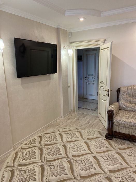 Здається 2-х кімнатна квартира в центральній частині міста (подобово)