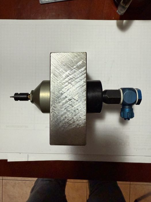 Blok hydrauliczny z czujnikiem cisnienia element przemyslowy