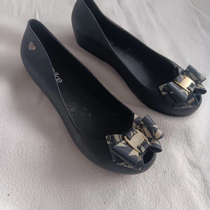 Vendo sapatos para senhora com laço