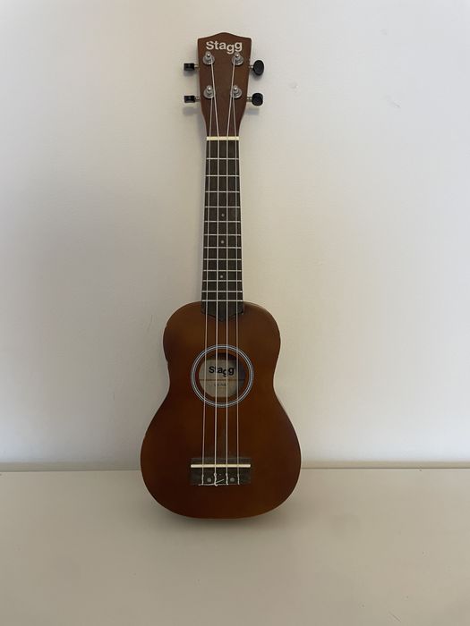 Ukelele STAGG castanho