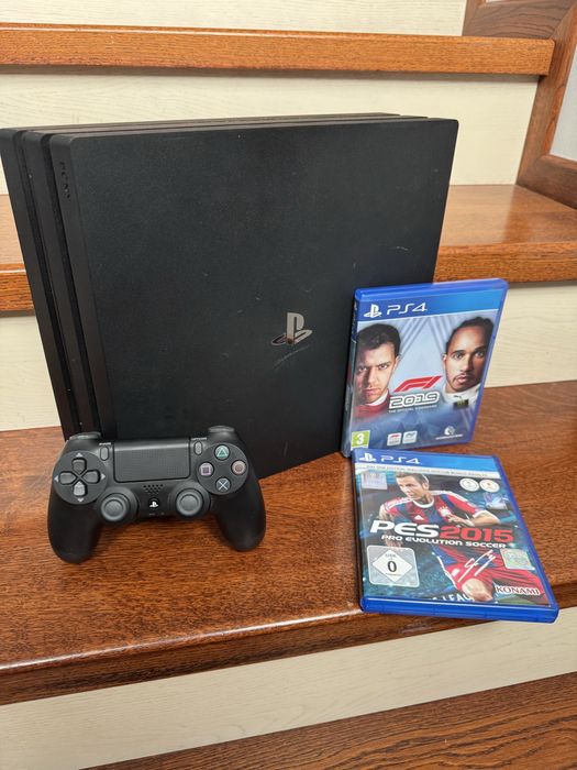PS4 pro 7216B 1 TB. Jeden pad + dwie gry