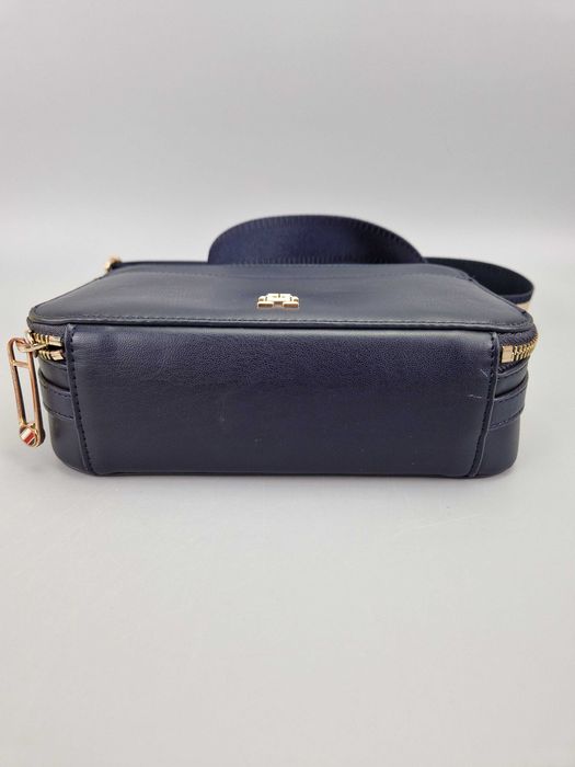 Torebka TOMMY Hilfiger Iconic