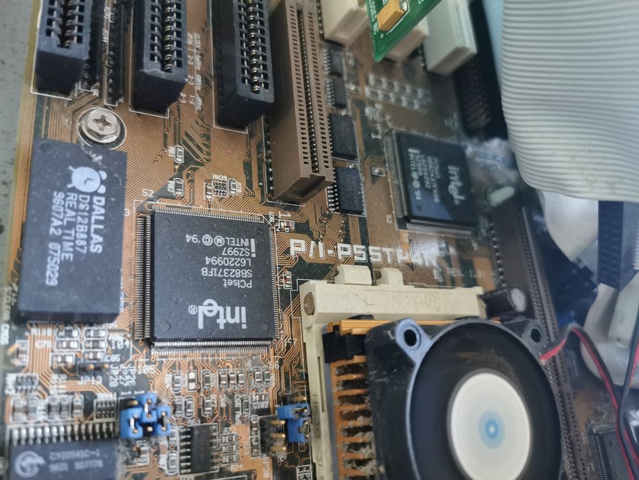 Stary komputer  retro pc pentium 133