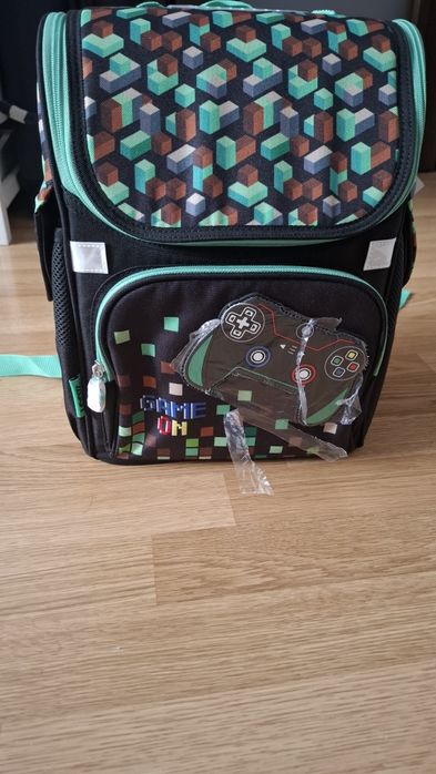 Komplet Tornister dla dziecka +piórnik z wyposażeniem