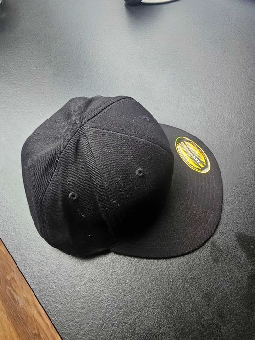 Flexfit 210 Fitted Cap – full cap 6⅞-7¼ (rozmiar S/M) — oryginał