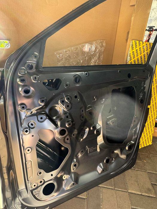 Двері передні праві Mazda CX-70  CX-90 нові оригінал