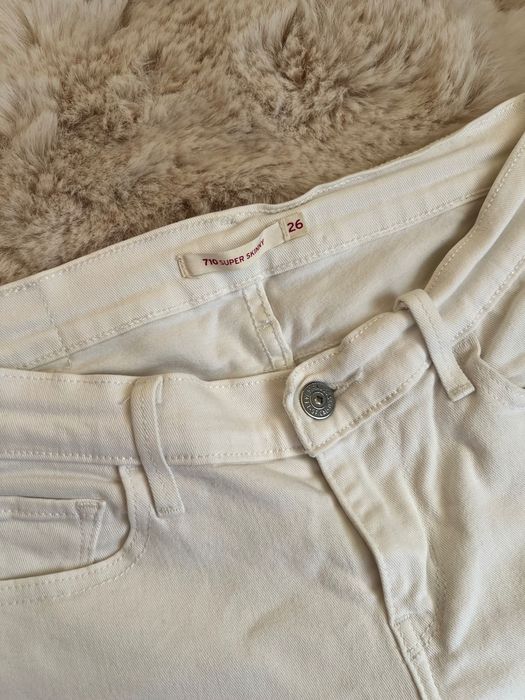 Białe rurki skinny Levi’s 710 rozmiar S 26