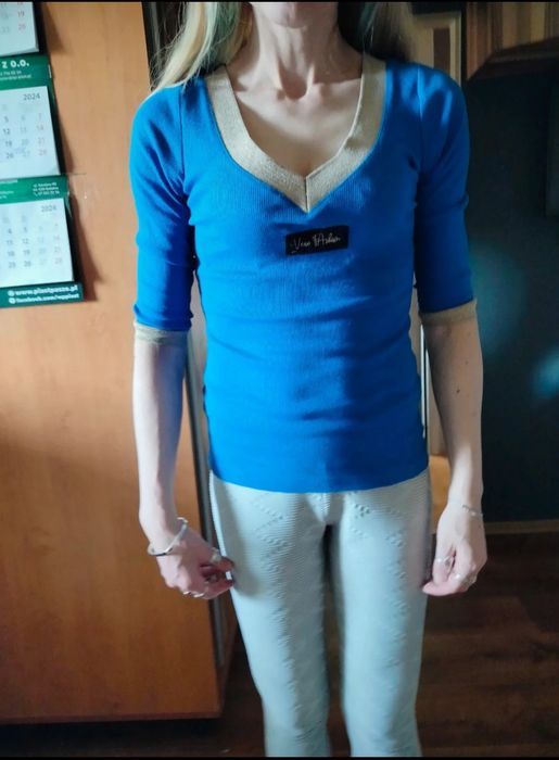 Bluzeczka z glebszym dekoltem