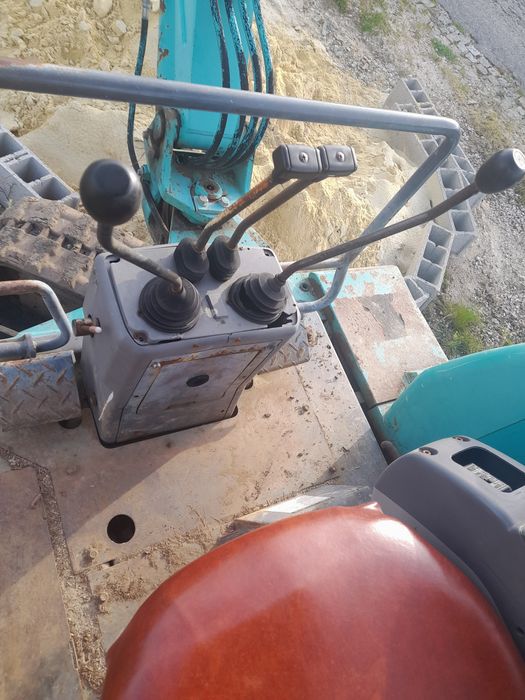 Máquina komatsu trabalha bem