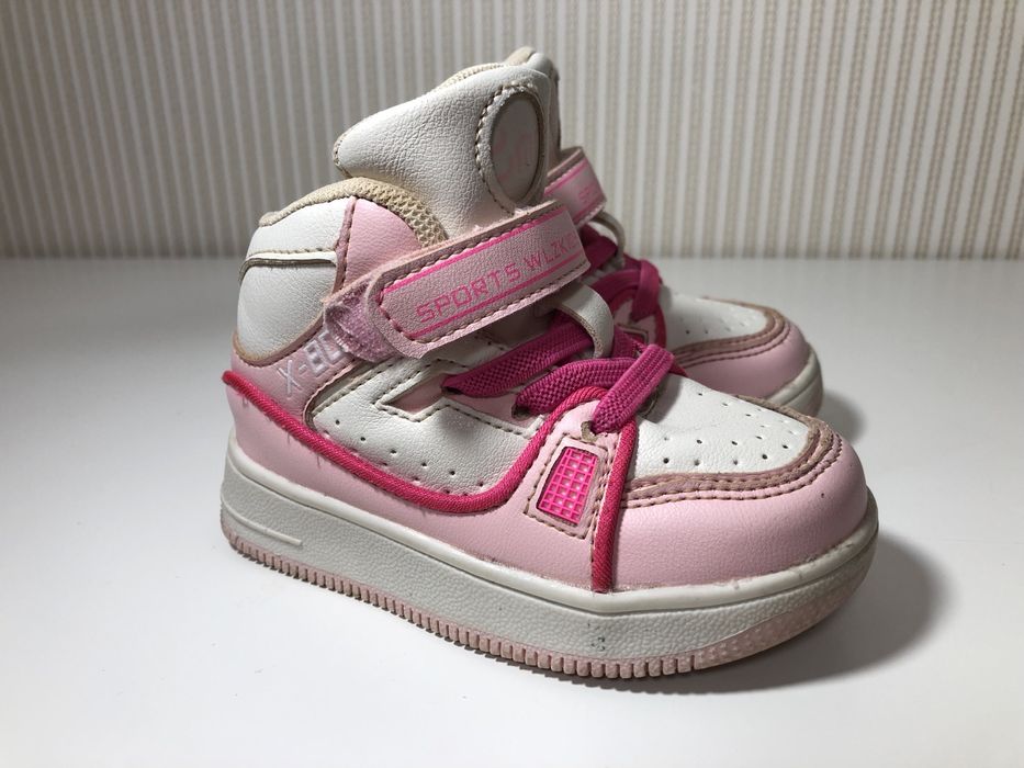 Дитячі кросівки