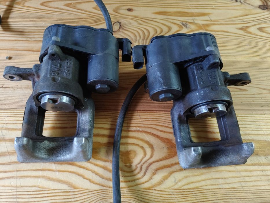 Sprzedam zaciski hamulcowe tył do Citroen C4 grand Picasso II