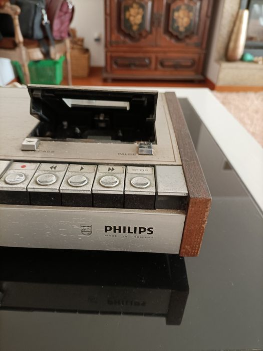 Rádio gravador antigo