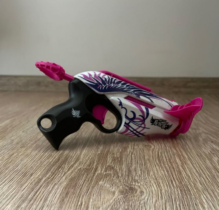 Nerf Rebelle crossbow gun