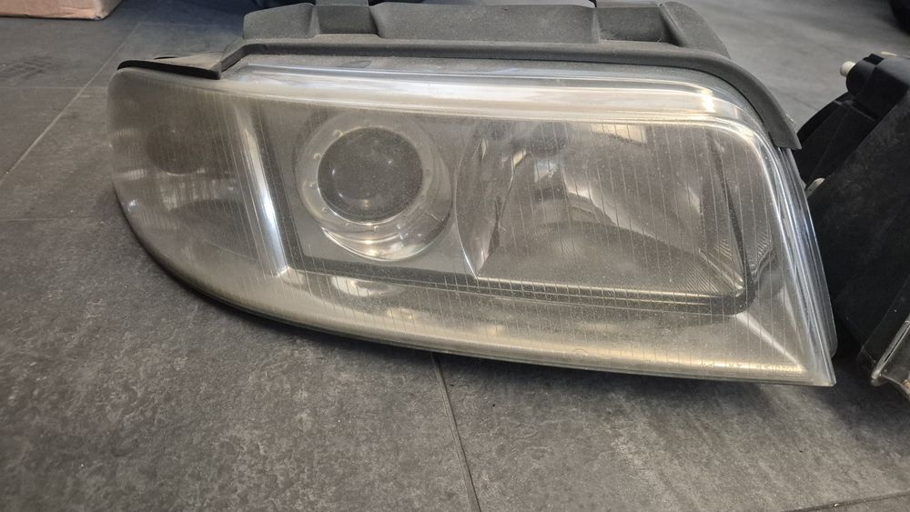 Farol Audi A4 (8D) restyling
