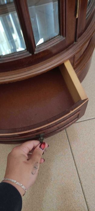 Cristaleira antiga OFERTA MOVEL COSTURA