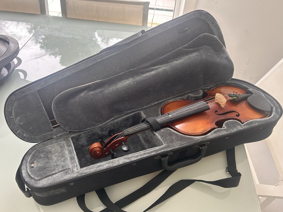 Violino 3/4 com arco e estojo