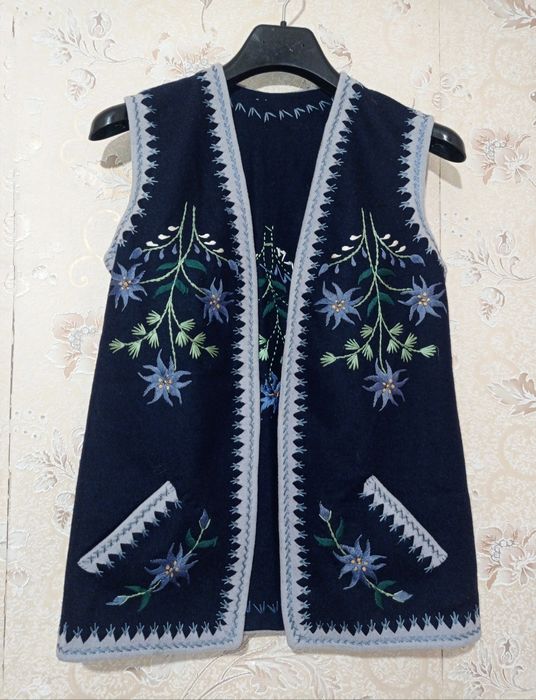 Жилетка вишиванка жіноча прадиційна M/L.