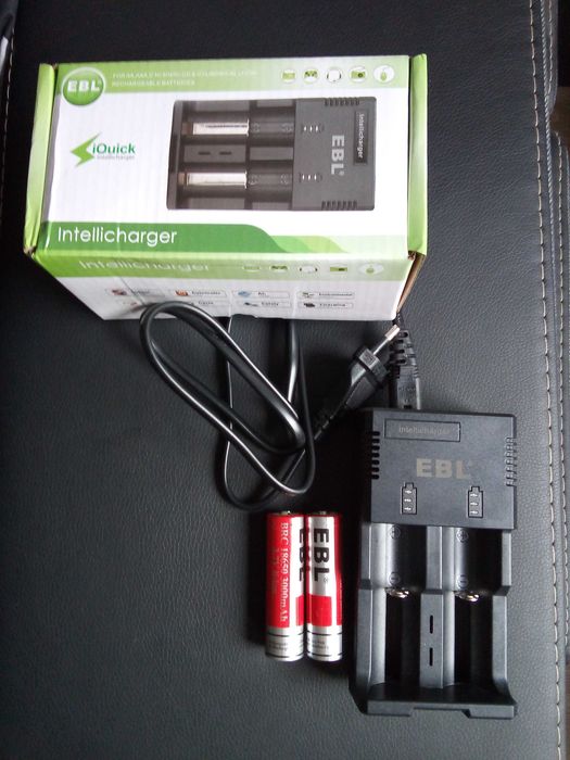 Ładowarka baterii i akumulatorków Aaa Aa