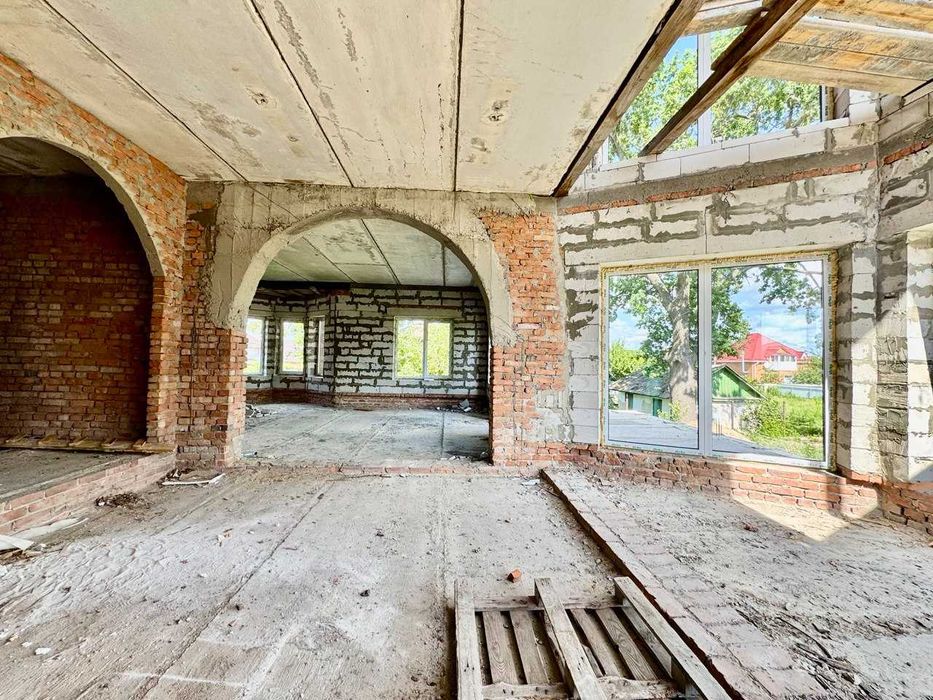 ОТДЕЛЬНО СТОЯЧА Будівля в ЦЕНТРІ -10 с.під дит.САДОЧОК, комер. -підвал