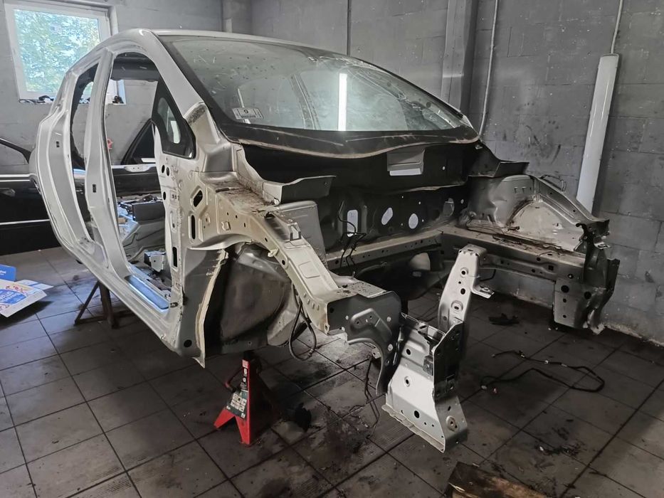 Черверть Кузов на порізку Ніссан Leaf Розборка Лиф ліф 10-17