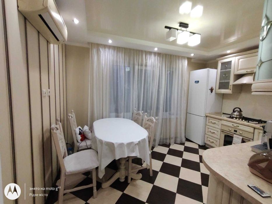 Оренда 3х-кімнатної квартири. Район - Космос.