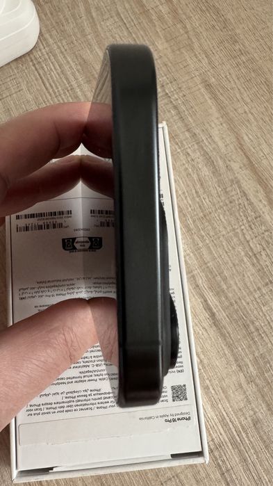 Продам iPhone 16Pro, Black Titanium, 1TB