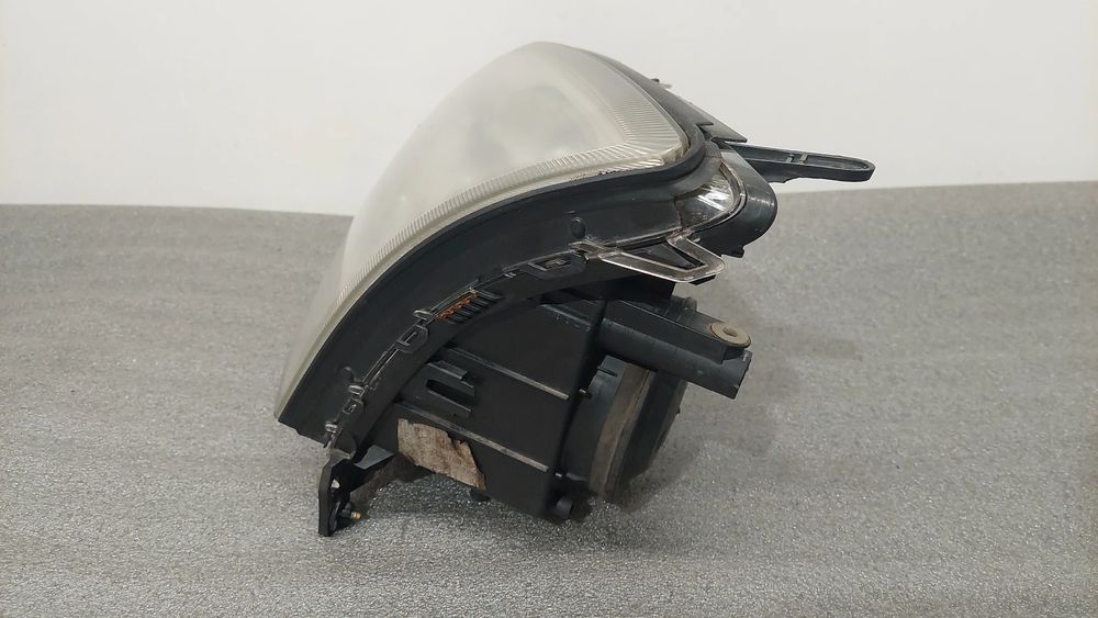 Ótica / farol esquerda OPEL Vectra C