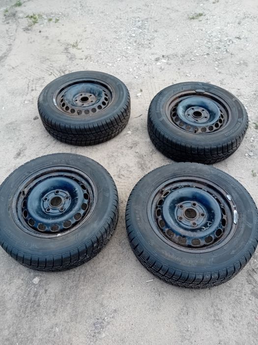 Komplet opon R15 wraz z felgami stalowymi