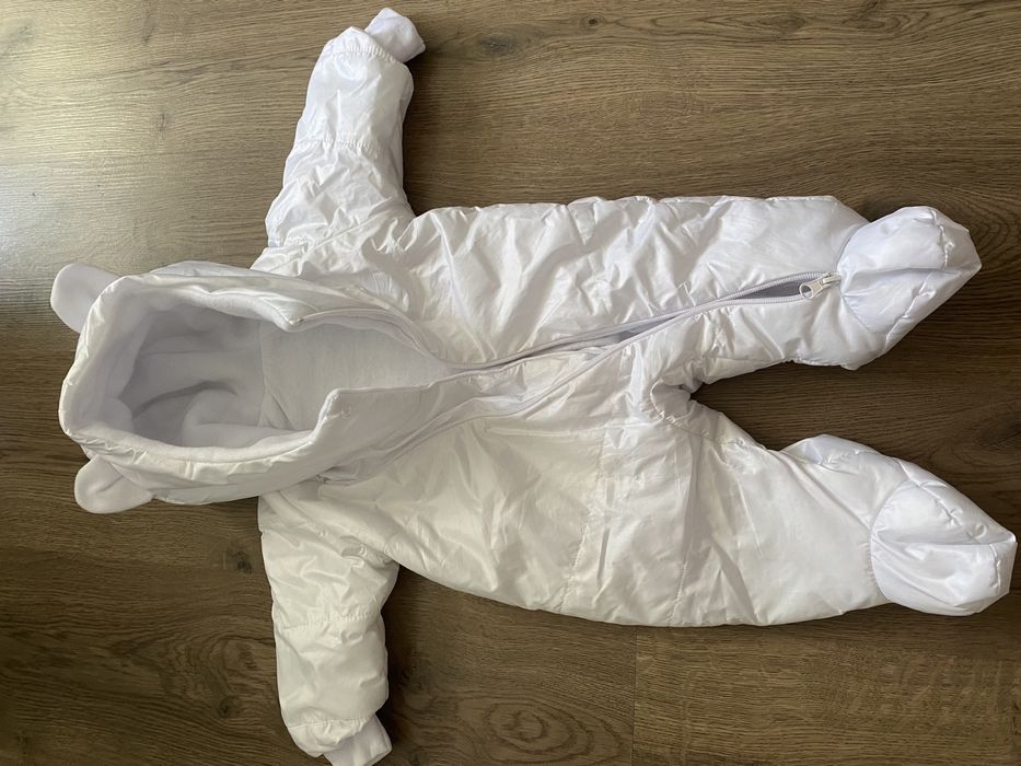 Біленький комбінезончик для немовлят