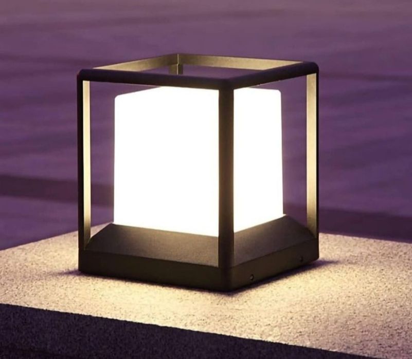 Nowoczesna wodoodporna lampa cokołowa