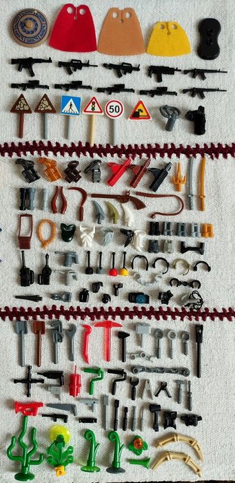 Деталі лего -  аксесуари, зброя, їжа та багато іншого