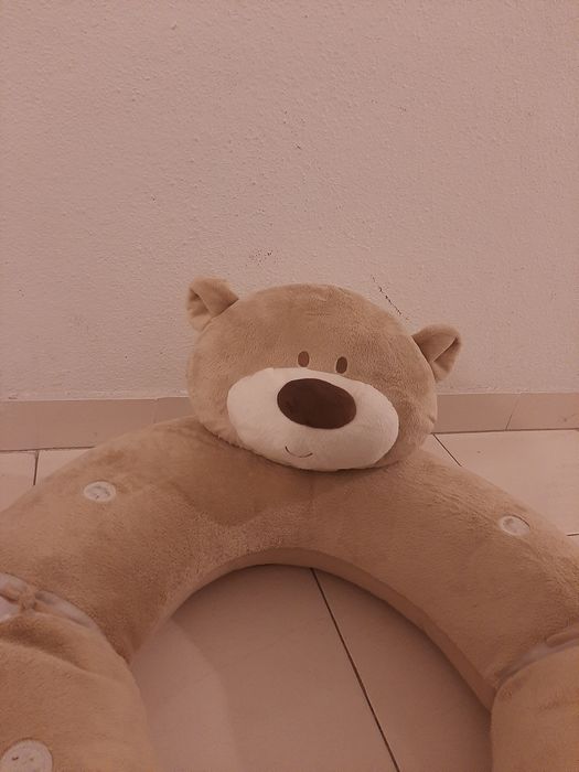 Sofá/banco para bebés se sentarem.