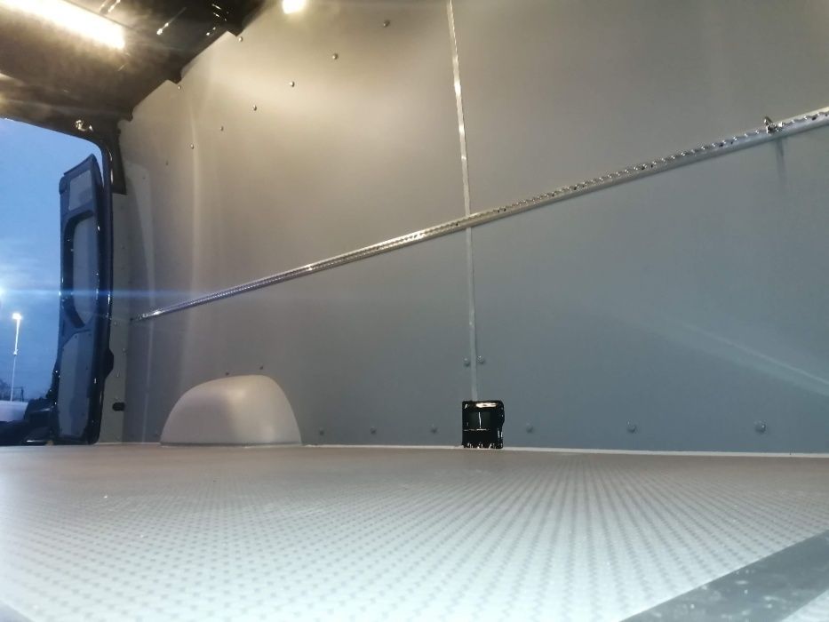 Mercedes Sprinter L3H2 Komfortowa zabudowa PCV auta dostawczego