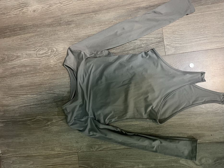 боді з довгим рукавом