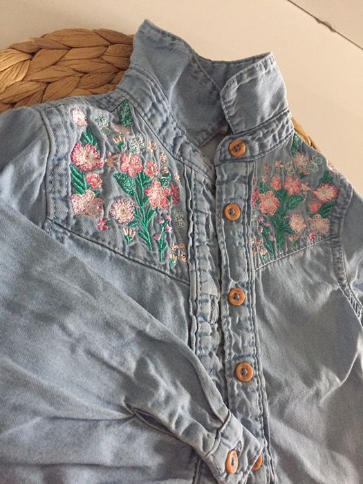 Koszula z haftem w kwiatki r. 74