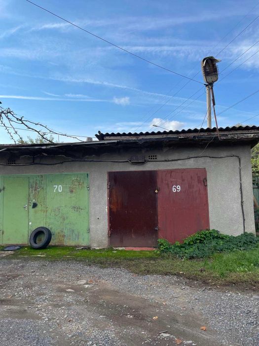 гараж в Росвигові