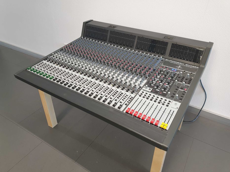 Mikser analogowy Behringer Eurodesk SX4882