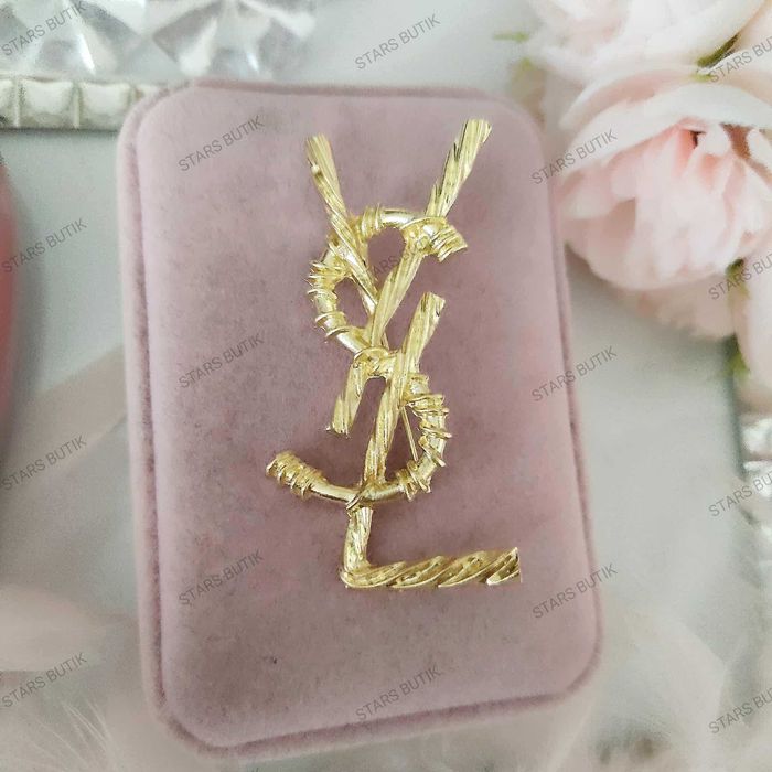 Duża broszka pionowe litery Y*L opyum stal chirurgiczna włoskie złoto